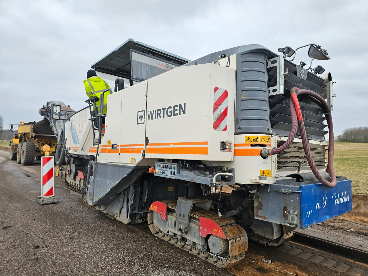WIRTGEN W220 - Silniční fréza: obrázek 2 WIRTGEN W220 - Silniční fréza: obrázek 2