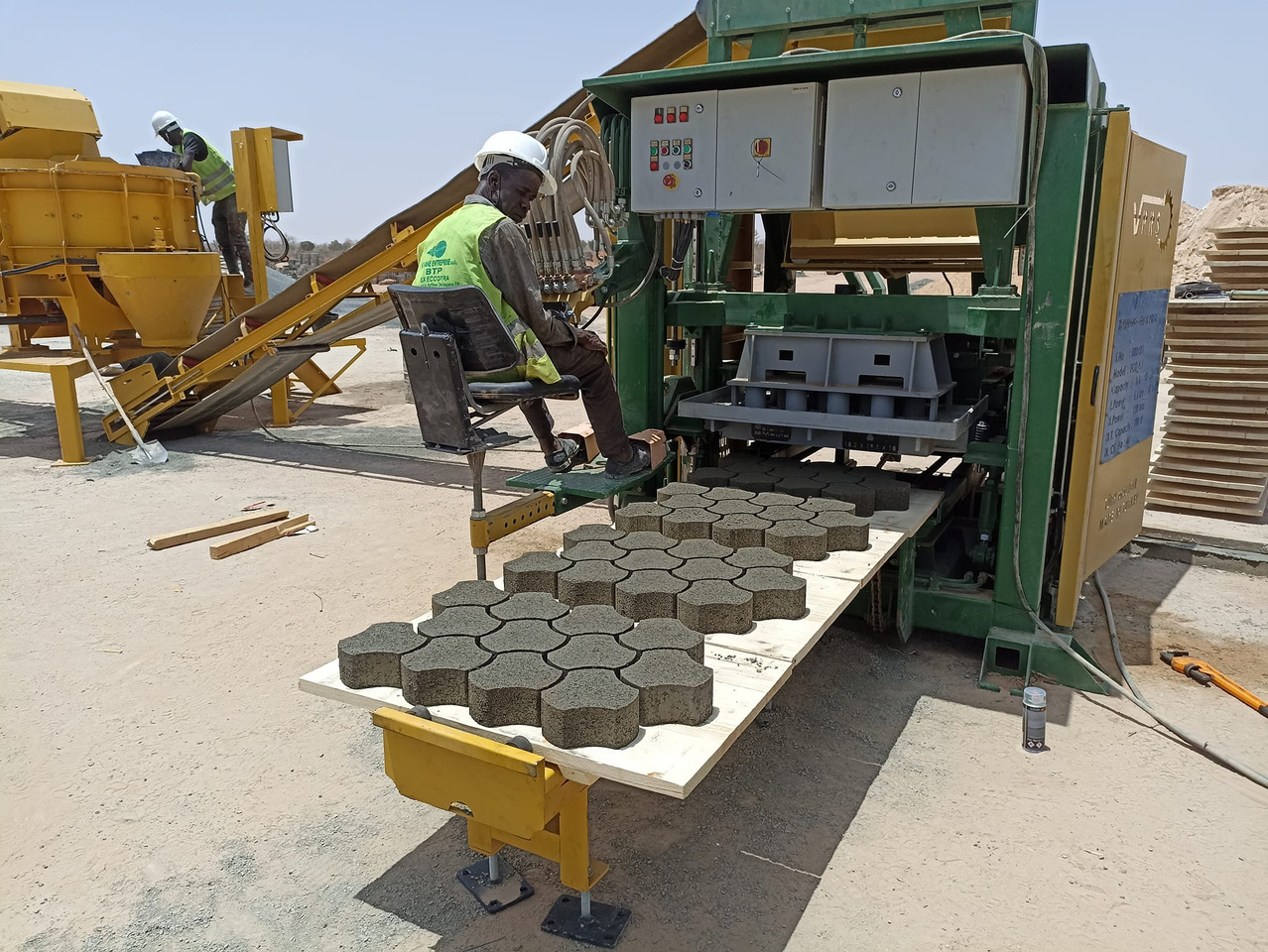 Economic Block Making Machine - Vibrolis: obrázek 1 Economic Block Making Machine - Vibrolis: obrázek 1