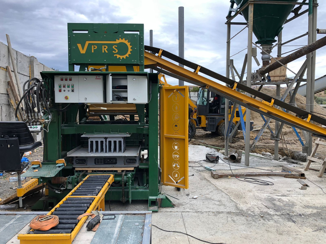 Economic Concrete Block Machine - Vibrolis: obrázek 1 Economic Concrete Block Machine - Vibrolis: obrázek 1