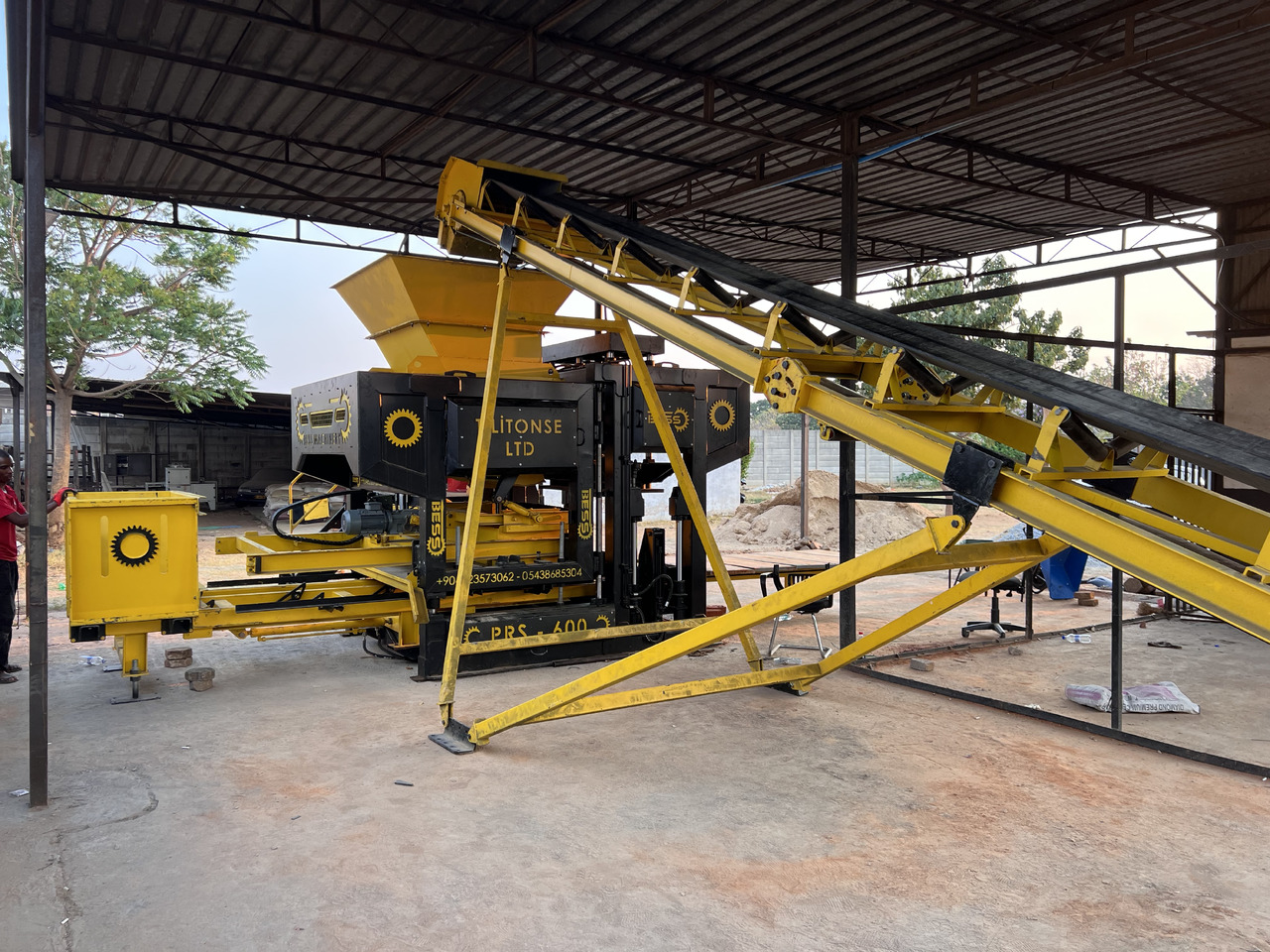 PRS-600 Semi-Automatic Concrete Block Machine - Vibrolis: obrázek 3 PRS-600 Semi-Automatic Concrete Block Machine - Vibrolis: obrázek 3