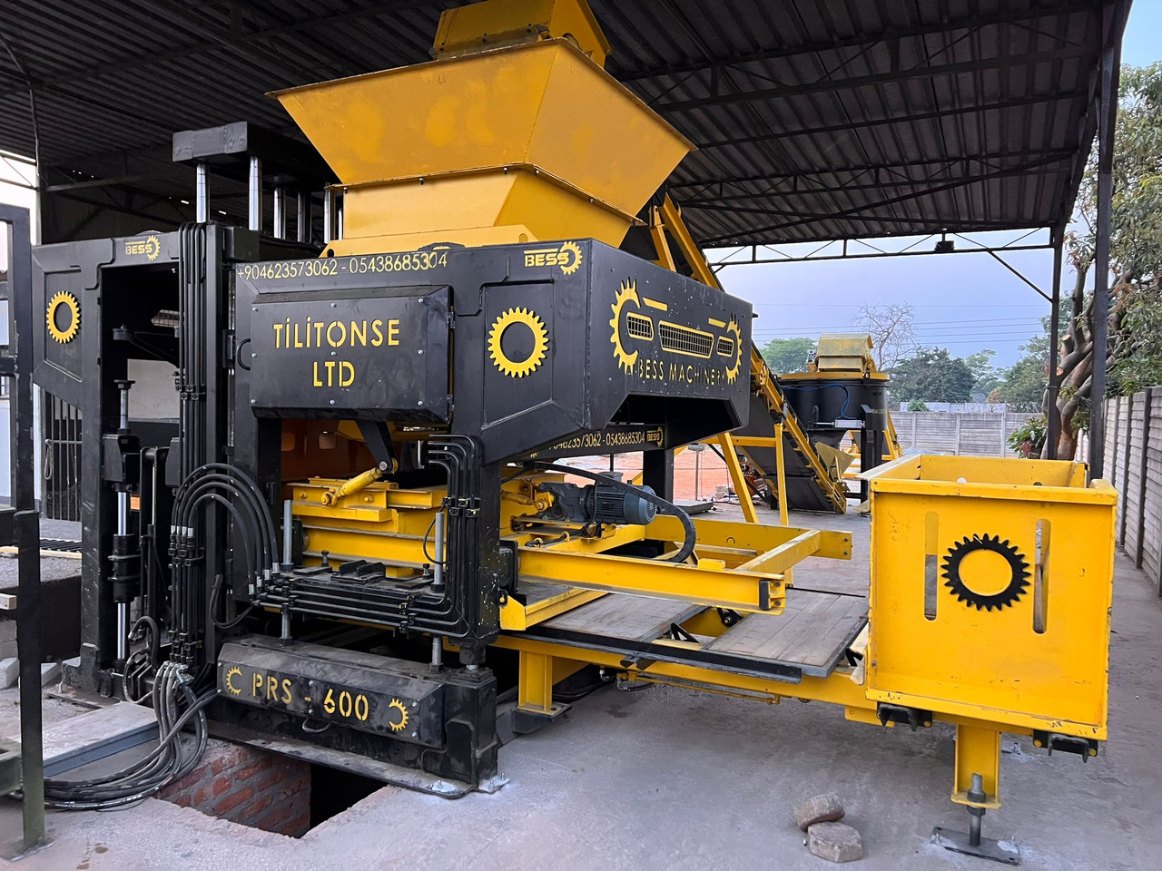PRS-600 Semi-Automatic Concrete Block Machine - Vibrolis: obrázek 4 PRS-600 Semi-Automatic Concrete Block Machine - Vibrolis: obrázek 4