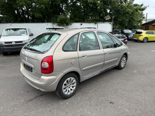 Citroën Xsara Picasso 1.8 16V Exclusive - Sedan: obrázek 4 Citroën Xsara Picasso 1.8 16V Exclusive - Sedan: obrázek 4