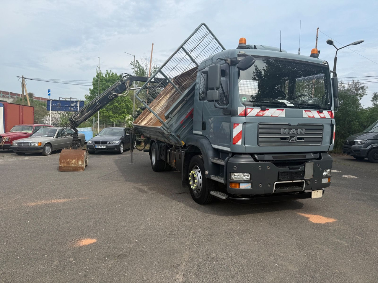 MAN TGA 18.310 4x2BB - Sklápěč, Auto s hydraulickou rukou: obrázek 1 MAN TGA 18.310 4x2BB - Sklápěč, Auto s hydraulickou rukou: obrázek 1