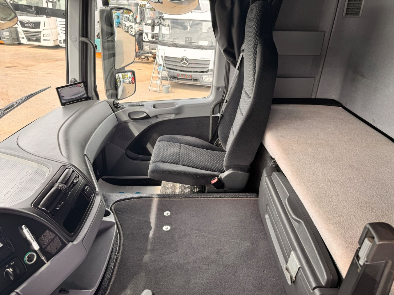 Cisternové vozidlo Mercedes-Benz Actros 2541 Tankwagen: obrázek 11 Cisternové vozidlo Mercedes-Benz Actros 2541 Tankwagen: obrázek 11