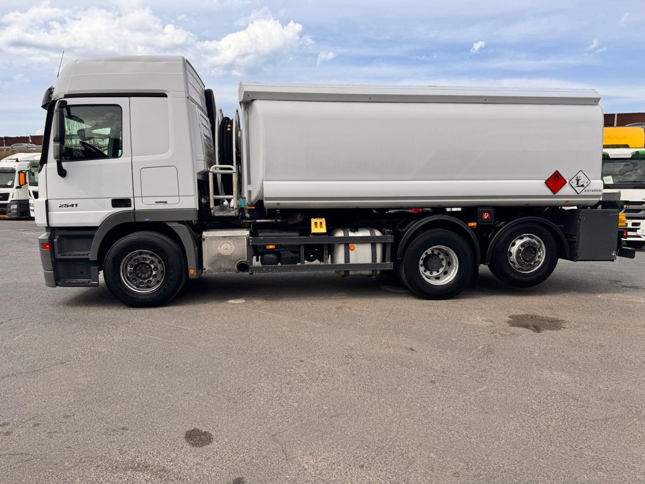 Cisternové vozidlo Mercedes-Benz Actros 2541 Tankwagen: obrázek 6 Cisternové vozidlo Mercedes-Benz Actros 2541 Tankwagen: obrázek 6