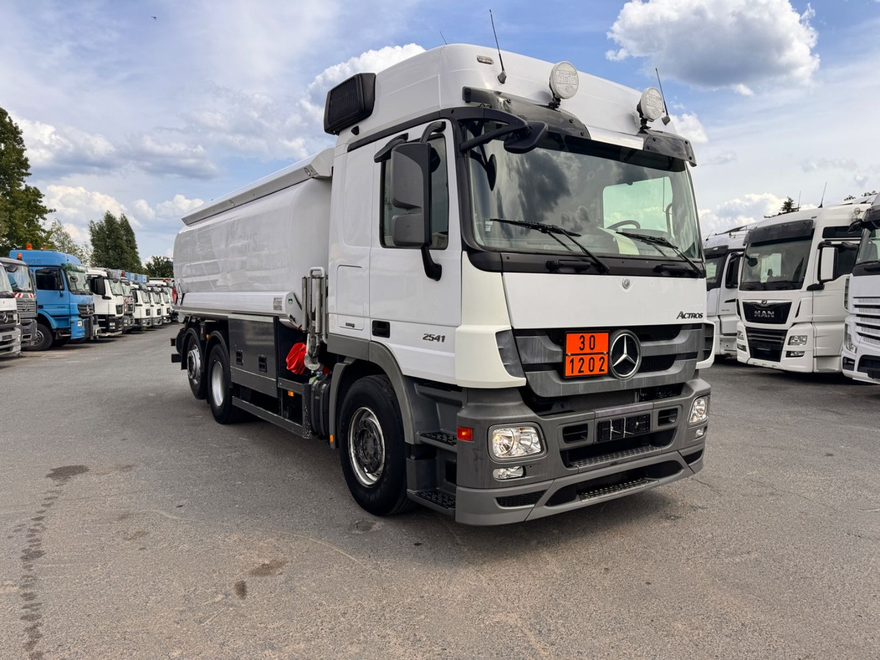 Mercedes-Benz Actros 2541 Tankwagen - Cisternové vozidlo: obrázek 2 Mercedes-Benz Actros 2541 Tankwagen - Cisternové vozidlo: obrázek 2