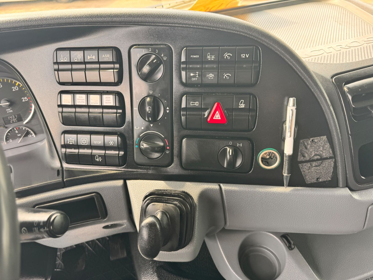 Cisternové vozidlo Mercedes-Benz Actros 2541 Tankwagen: obrázek 12 Cisternové vozidlo Mercedes-Benz Actros 2541 Tankwagen: obrázek 12