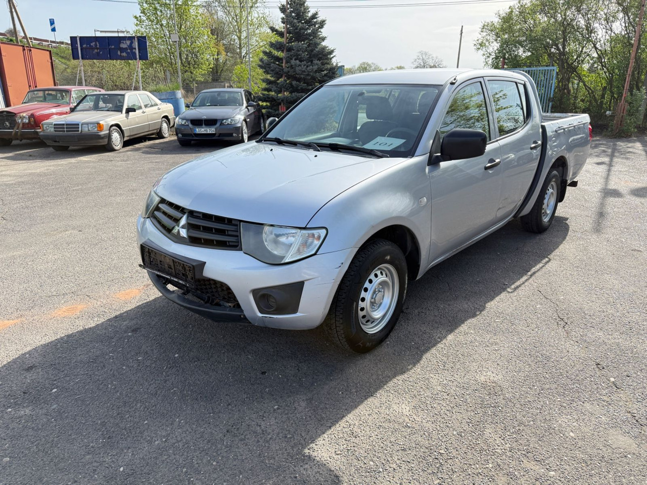 Mitsubishi L200 Inform Doppelkabine 2WD - SUV: obrázek 2 Mitsubishi L200 Inform Doppelkabine 2WD - SUV: obrázek 2