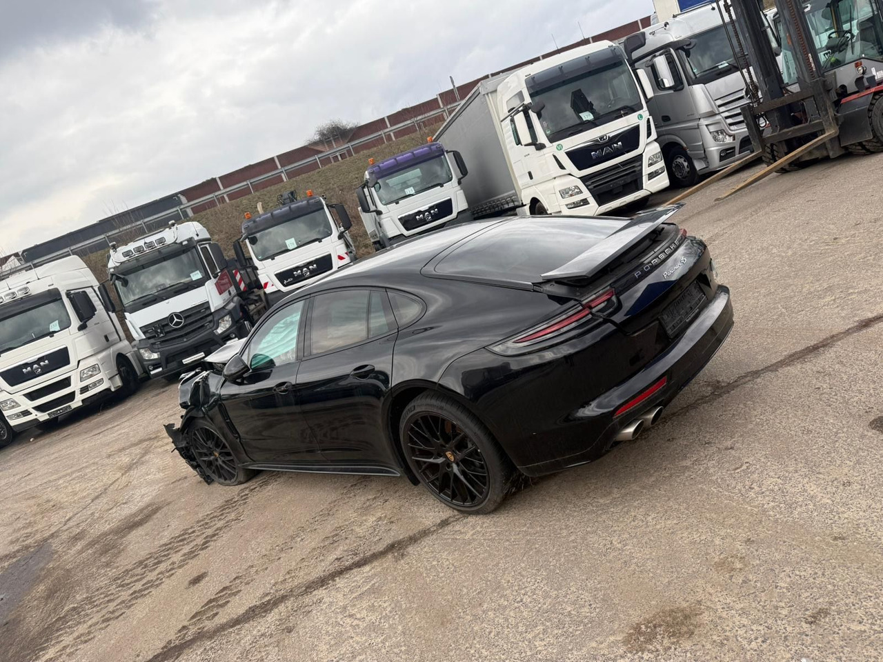 Porsche Panamera 4 S Diesel UNFALL!! - Osobní auto: obrázek 3 Porsche Panamera 4 S Diesel UNFALL!! - Osobní auto: obrázek 3