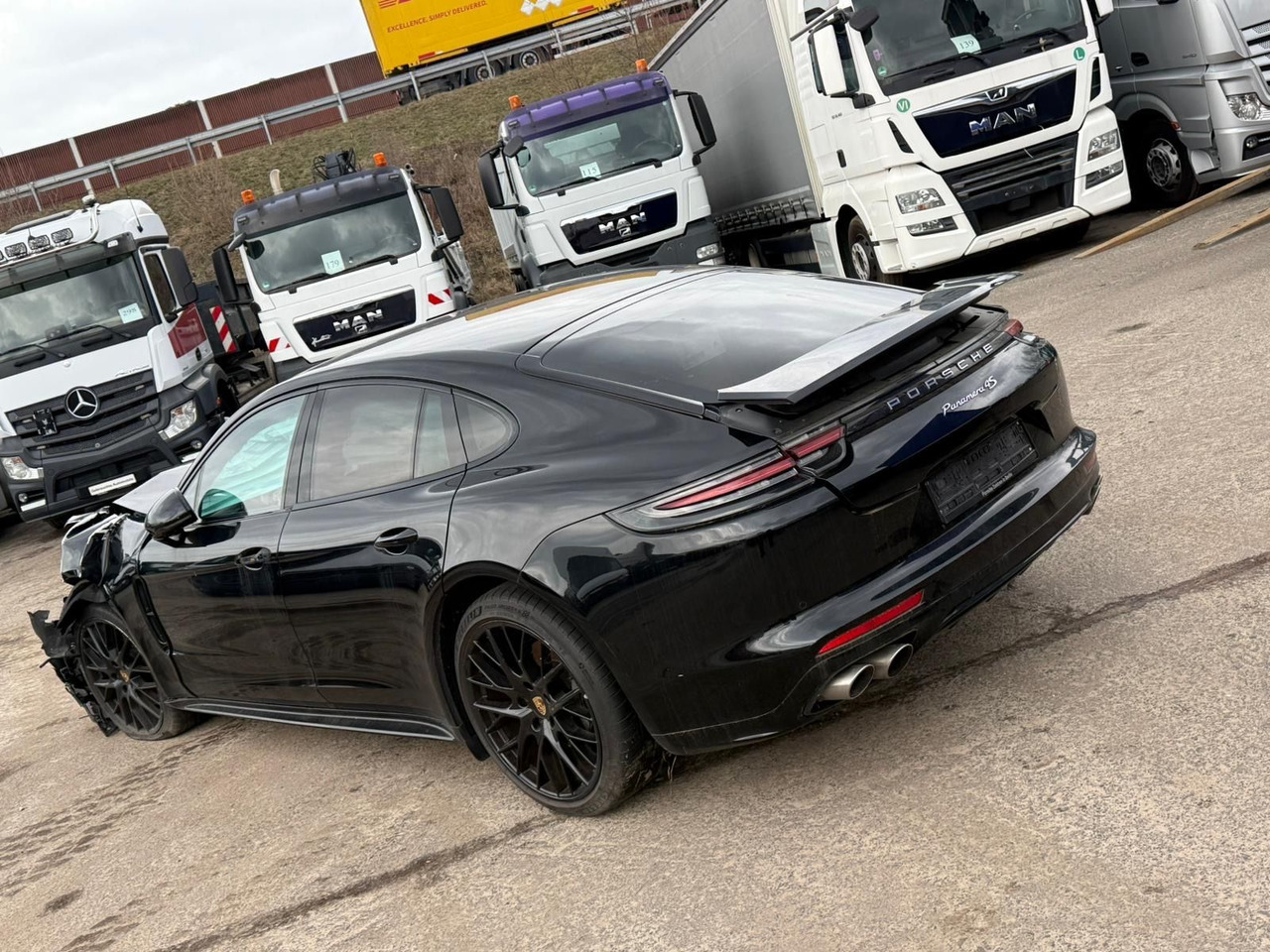 Porsche Panamera 4 S Diesel UNFALL!! - Osobní auto: obrázek 4 Porsche Panamera 4 S Diesel UNFALL!! - Osobní auto: obrázek 4