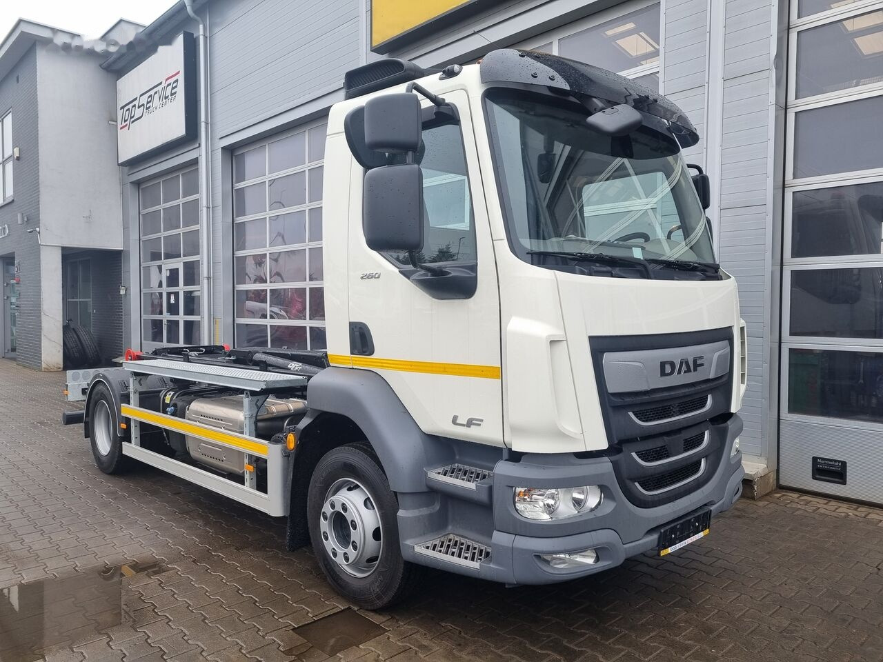 DAF LF 55 260 - Hákový nosič kontejnerů: obrázek 2 DAF LF 55 260 - Hákový nosič kontejnerů: obrázek 2