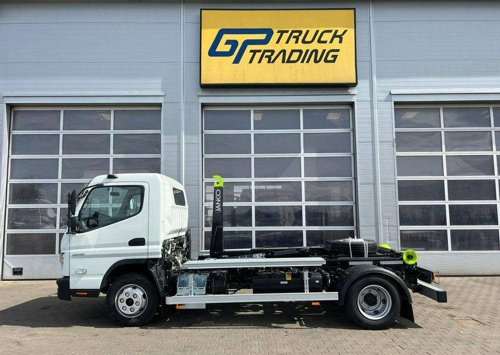 Mitsubishi Fuso - Hákový nosič kontejnerů: obrázek 2 Mitsubishi Fuso - Hákový nosič kontejnerů: obrázek 2