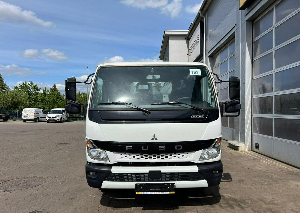 Mitsubishi Fuso - Hákový nosič kontejnerů: obrázek 3 Mitsubishi Fuso - Hákový nosič kontejnerů: obrázek 3