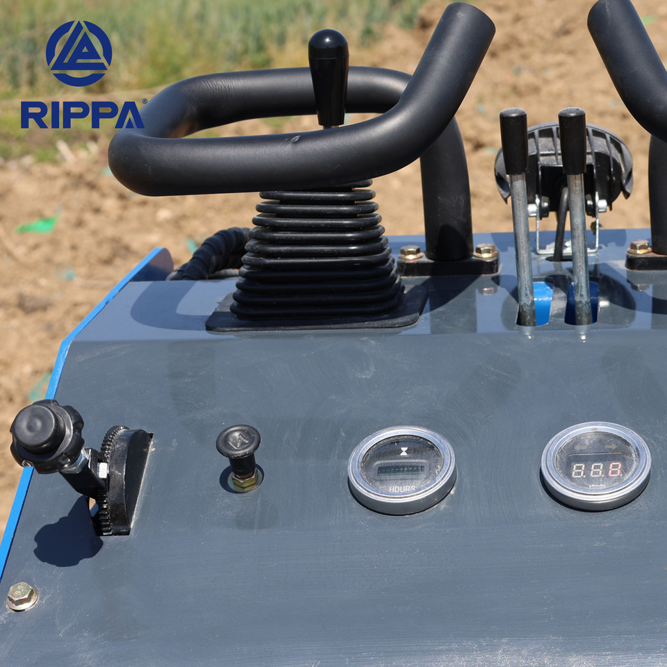 Rippa RS03 skid steer loader B&S engine EPA US & Germany Stock leasing Rippa RS03 skid steer loader B&S engine EPA US & Germany Stock: obrázek 14