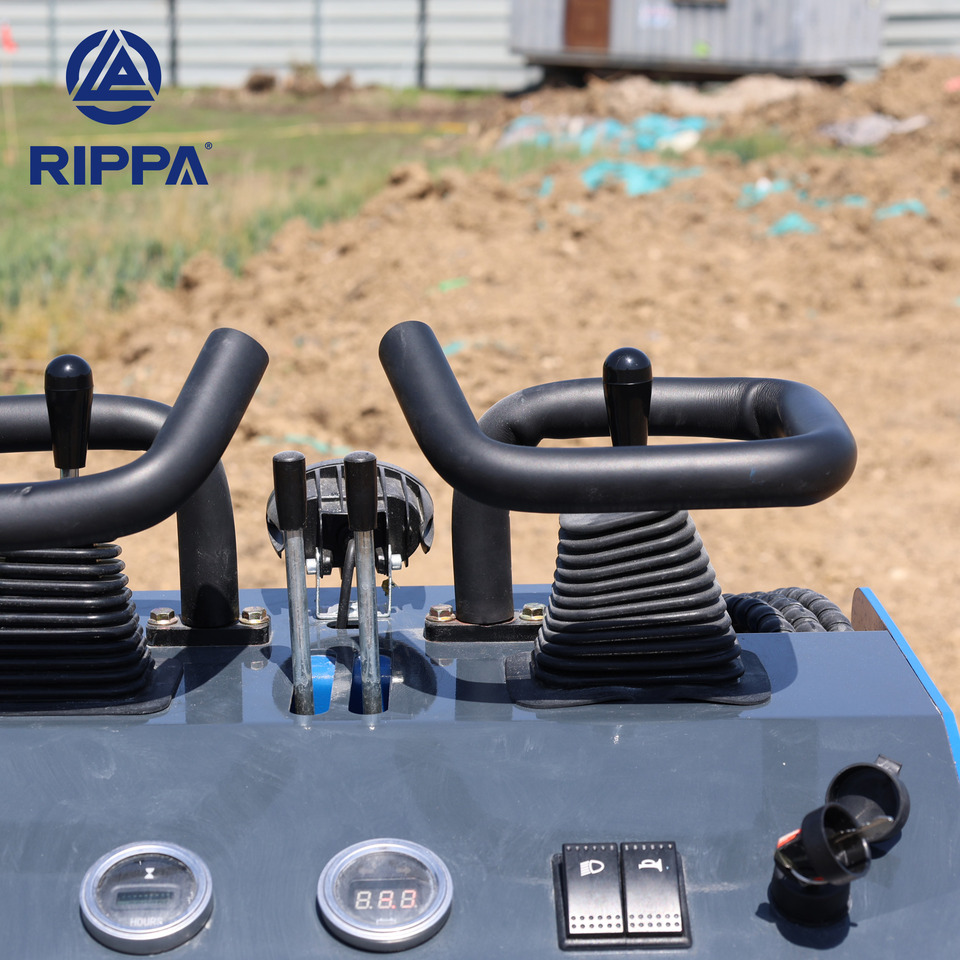 Rippa RS03 skid steer loader B&S engine EPA US & Germany Stock leasing Rippa RS03 skid steer loader B&S engine EPA US & Germany Stock: obrázek 15