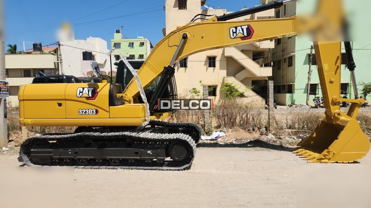 CATERPILLAR 323D3 - Pásové rýpadlo: obrázek 4 CATERPILLAR 323D3 - Pásové rýpadlo: obrázek 4