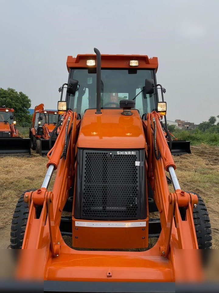 TATA HITACHI SHINRAI PRIME - Rýpadlo-nakladač: obrázek 3 TATA HITACHI SHINRAI PRIME - Rýpadlo-nakladač: obrázek 3