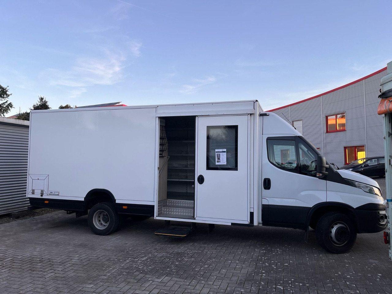 Iveco Daily SB Mobil - Pojízdná prodejna: obrázek 1 Iveco Daily SB Mobil - Pojízdná prodejna: obrázek 1