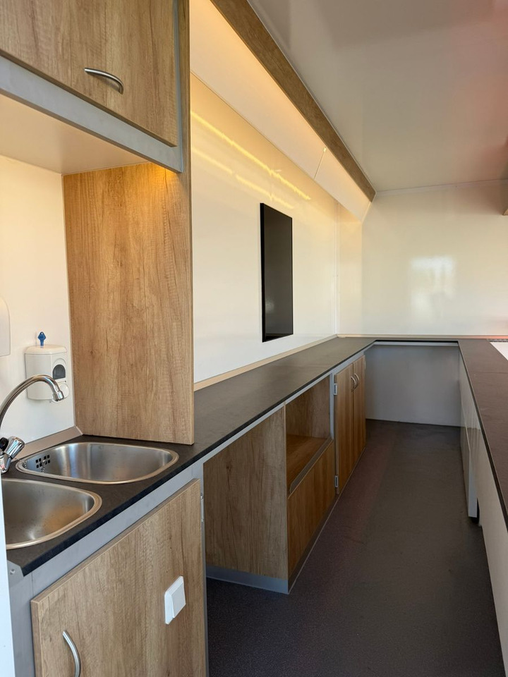 Renault ESSELMANN Verkaufsmobil - Pojízdná prodejna: obrázek 5 Renault ESSELMANN Verkaufsmobil - Pojízdná prodejna: obrázek 5