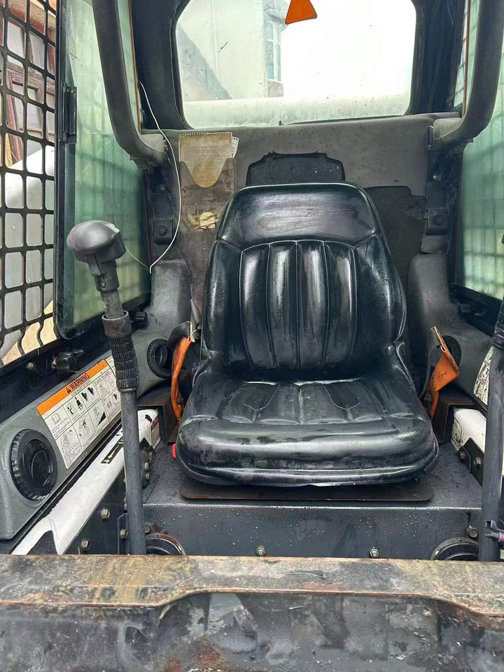 Bobcat S300 - Smykový nakladač: obrázek 2 Bobcat S300 - Smykový nakladač: obrázek 2