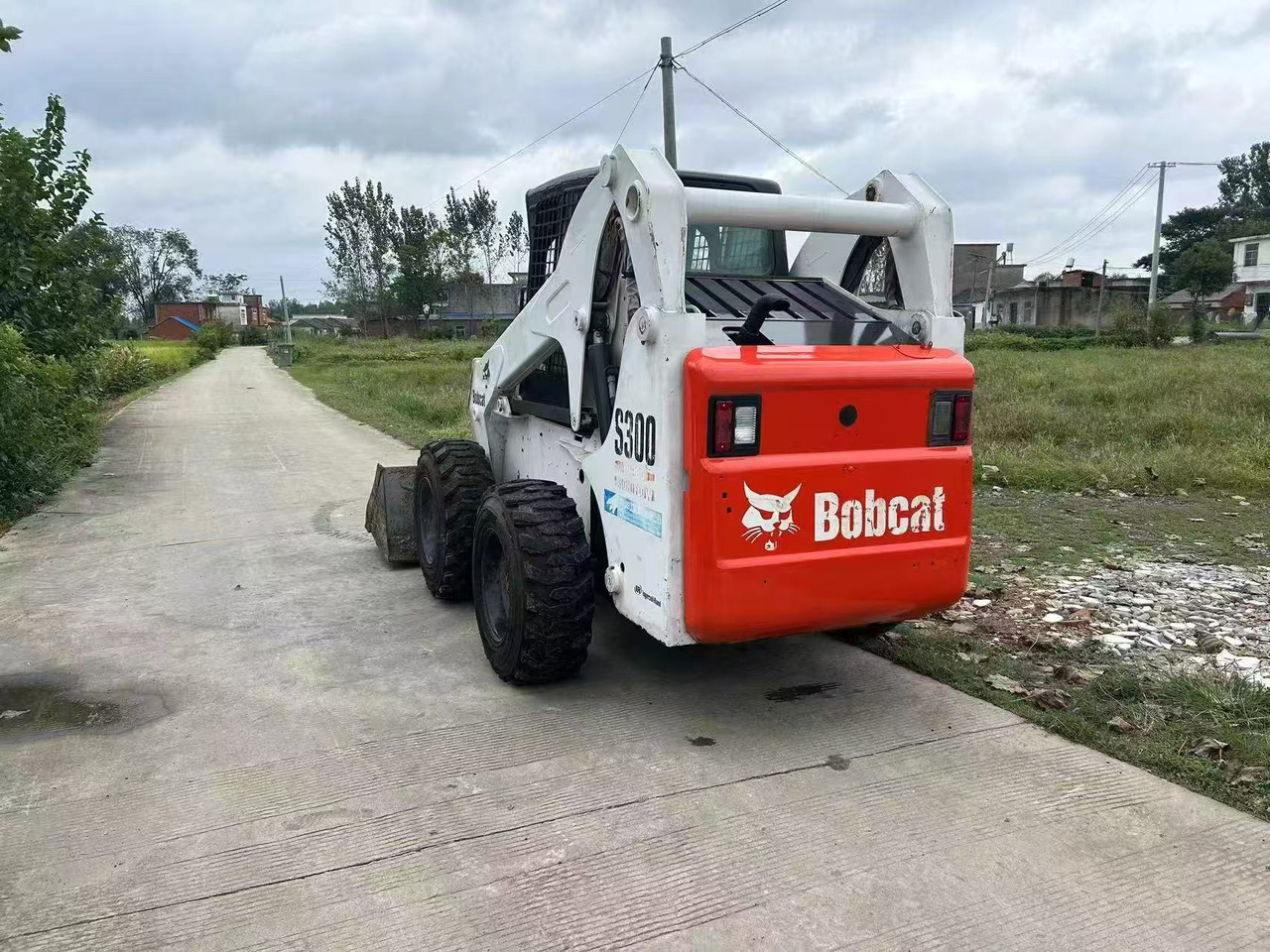 Bobcat S300 - Smykový nakladač: obrázek 3 Bobcat S300 - Smykový nakladač: obrázek 3