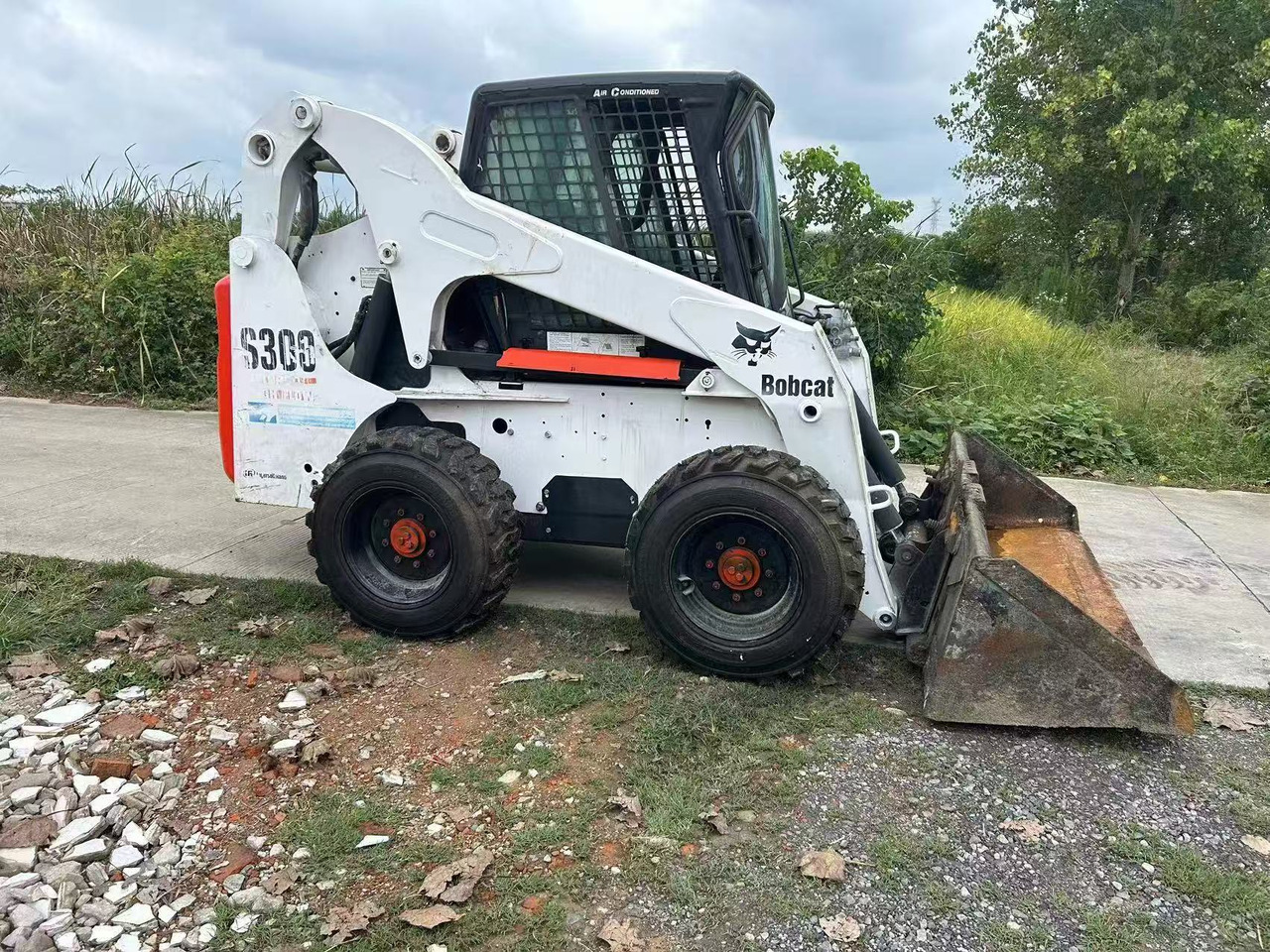 Bobcat S300 - Smykový nakladač: obrázek 1 Bobcat S300 - Smykový nakladač: obrázek 1