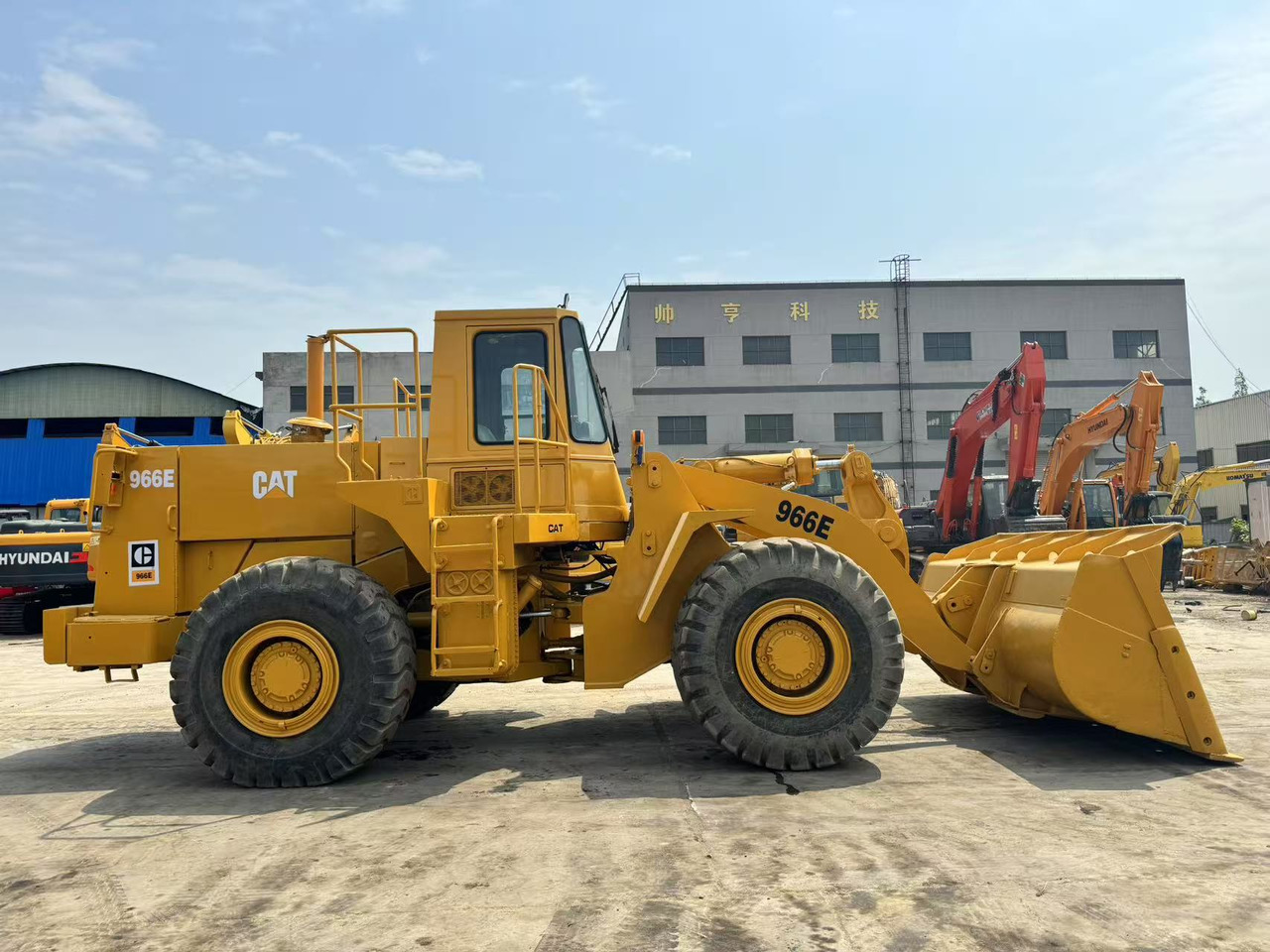CAT 950E - Kolový nakladač: obrázek 4 CAT 950E - Kolový nakladač: obrázek 4