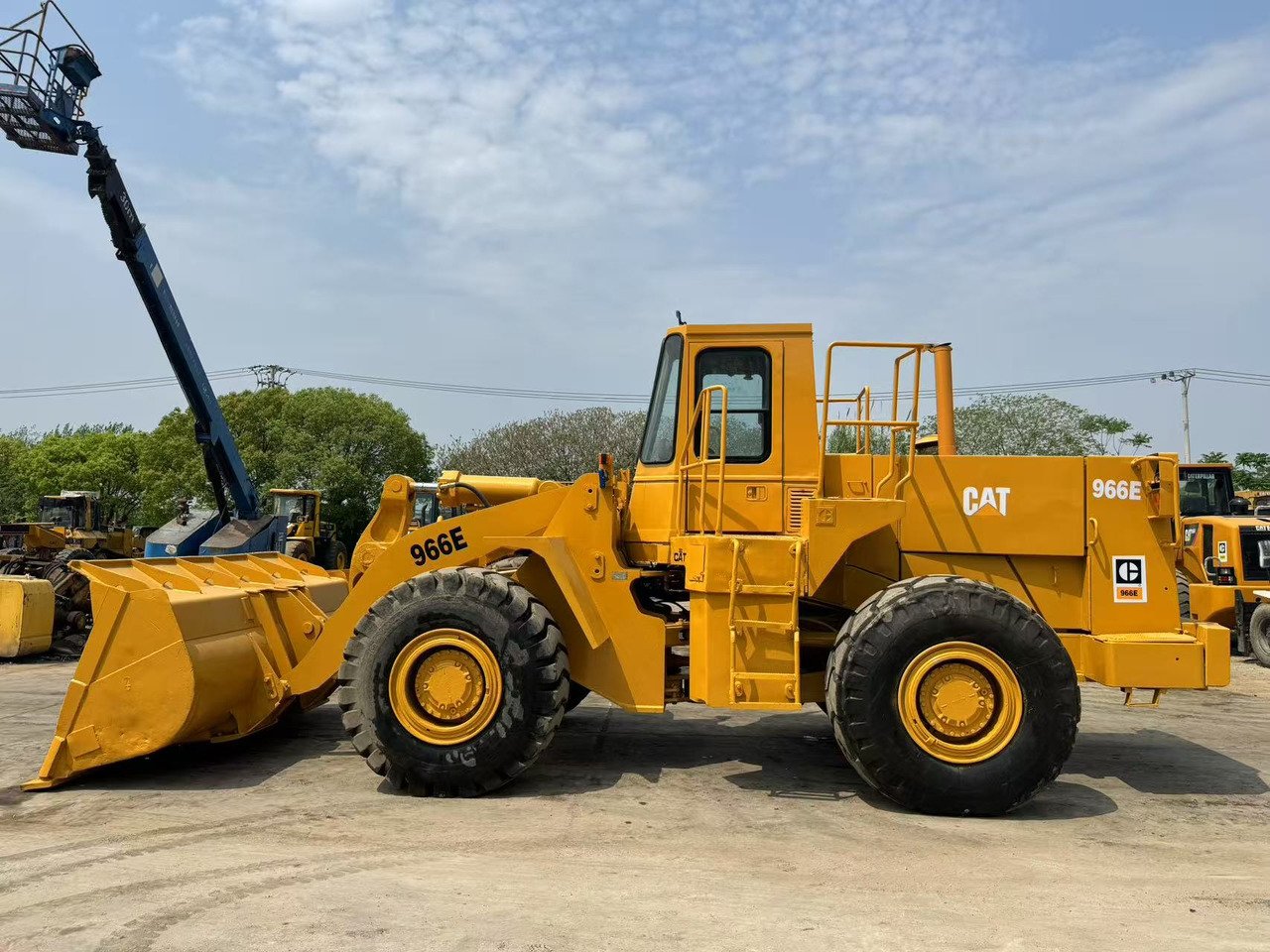 CAT 950E - Kolový nakladač: obrázek 1 CAT 950E - Kolový nakladač: obrázek 1