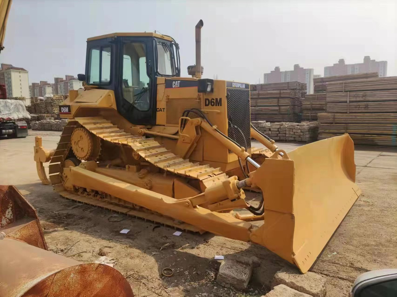 CAT D6M - Buldozer: obrázek 1 CAT D6M - Buldozer: obrázek 1