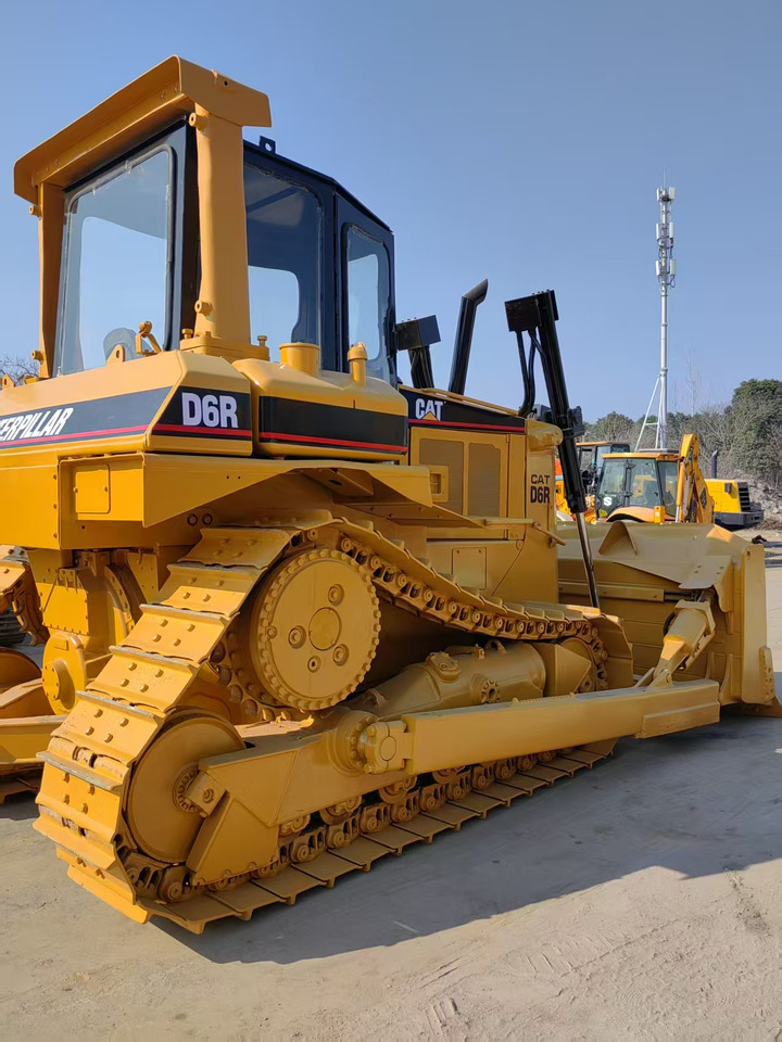 CAT D6R - Buldozer: obrázek 4 CAT D6R - Buldozer: obrázek 4