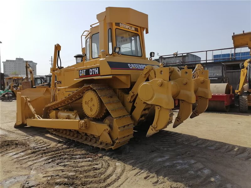 CAT D7H - Buldozer: obrázek 3 CAT D7H - Buldozer: obrázek 3
