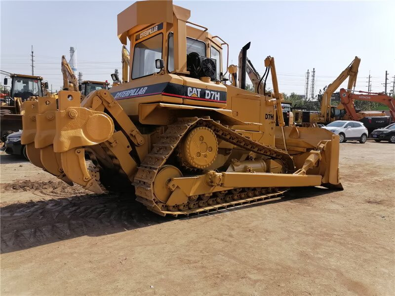 CAT D7H - Buldozer: obrázek 1 CAT D7H - Buldozer: obrázek 1
