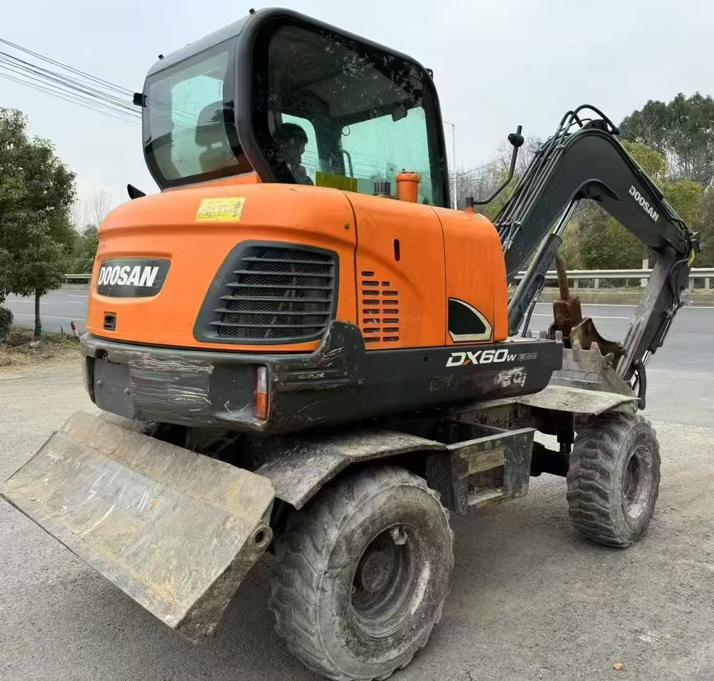 Doosan DX60 - Kolesové rýpadlo: obrázek 3 Doosan DX60 - Kolesové rýpadlo: obrázek 3