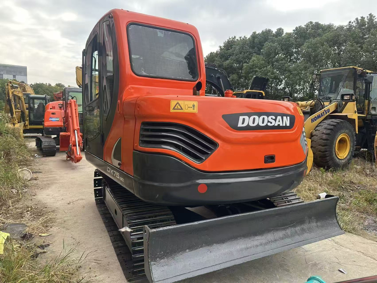 Doosan DX75 - Pásové rýpadlo: obrázek 4 Doosan DX75 - Pásové rýpadlo: obrázek 4
