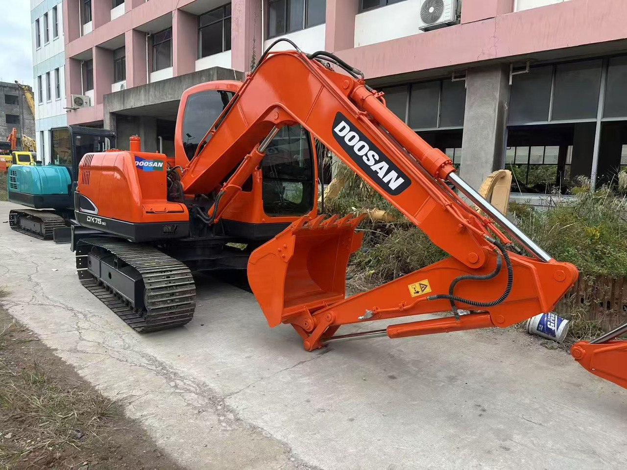 Doosan DX75 - Pásové rýpadlo: obrázek 3 Doosan DX75 - Pásové rýpadlo: obrázek 3