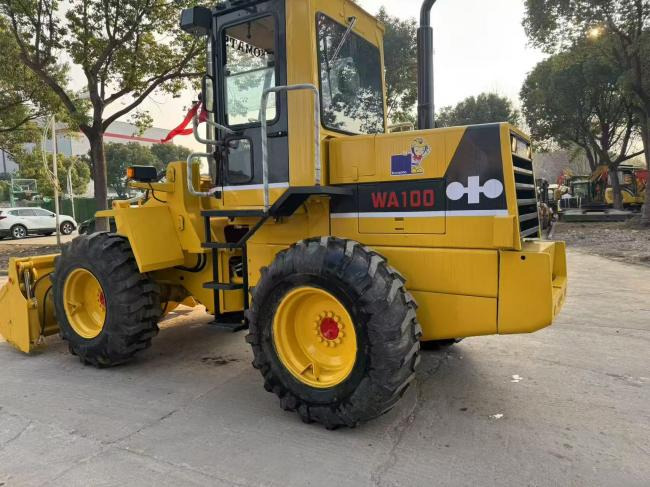 Komatsu WA100 - Kolový nakladač: obrázek 4 Komatsu WA100 - Kolový nakladač: obrázek 4
