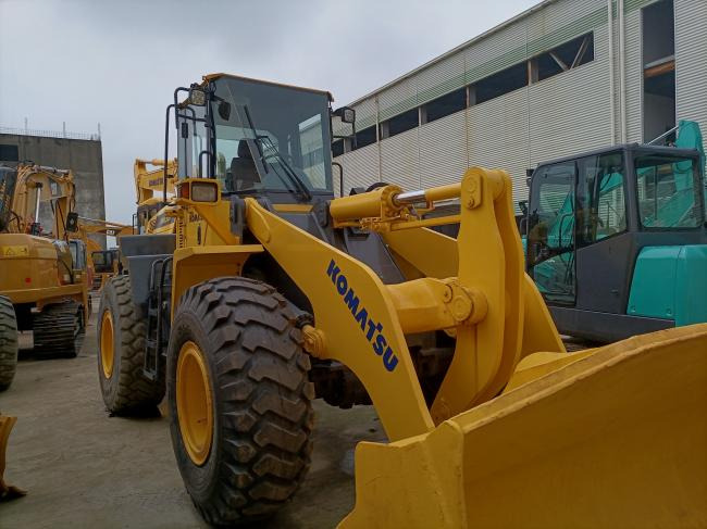 Komatsu WA320 - Kolový nakladač: obrázek 2 Komatsu WA320 - Kolový nakladač: obrázek 2