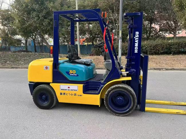 Komatsu FD30 - Nůžková plošina: obrázek 3 Komatsu FD30 - Nůžková plošina: obrázek 3