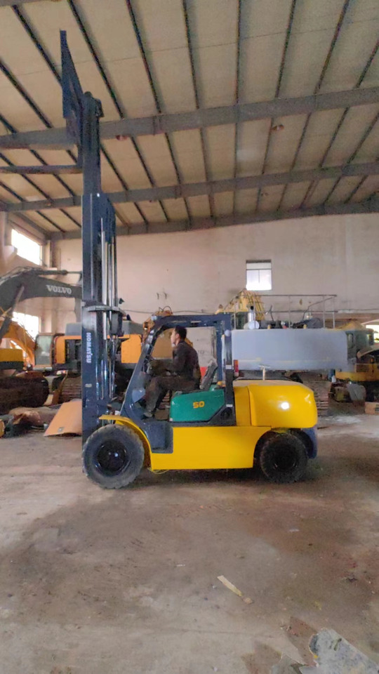 Komatsu FD50 - Nůžková plošina: obrázek 5 Komatsu FD50 - Nůžková plošina: obrázek 5