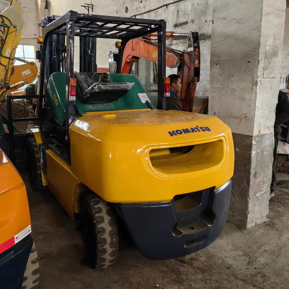 Komatsu FD50 - Nůžková plošina: obrázek 4 Komatsu FD50 - Nůžková plošina: obrázek 4