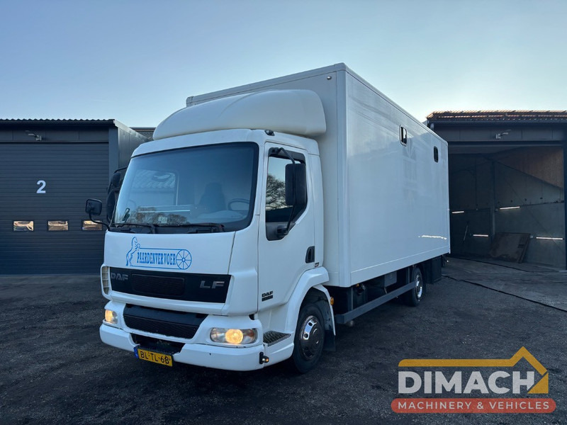 DAF FA LF45.150 4 paards, laadlift. Horsetruck NL truck - Auto na přepravu koní: obrázek 1 DAF FA LF45.150 4 paards, laadlift. Horsetruck NL truck - Auto na přepravu koní: obrázek 1