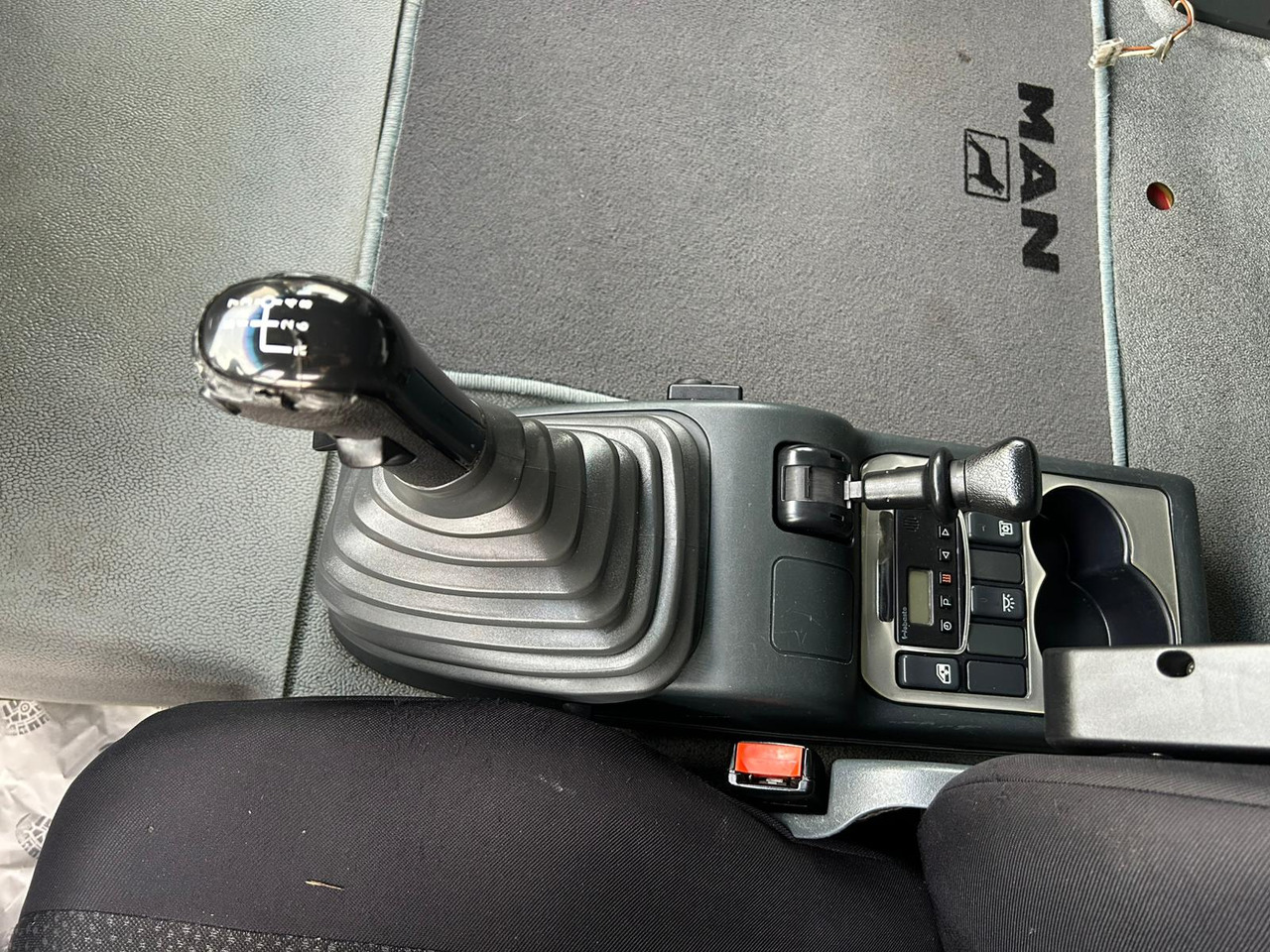 Plachtový nákladní auto MAN TGA 18.310: obrázek 8 Plachtový nákladní auto MAN TGA 18.310: obrázek 8