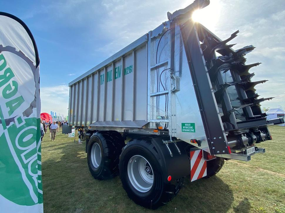 Auto-Agro Miststreuer / Manure spreader / Epandeur à fumier / Rimorchio spandiconcime / Разбрасыватель органических удобрений / Rozrzutnik obornika Tandem N268 - Rozmetadlo chlévské mrvy: obrázek 2 Auto-Agro Miststreuer / Manure spreader / Epandeur à fumier / Rimorchio spandiconcime / Разбрасыватель органических удобрений / Rozrzutnik obornika Tandem N268 - Rozmetadlo chlévské mrvy: obrázek 2