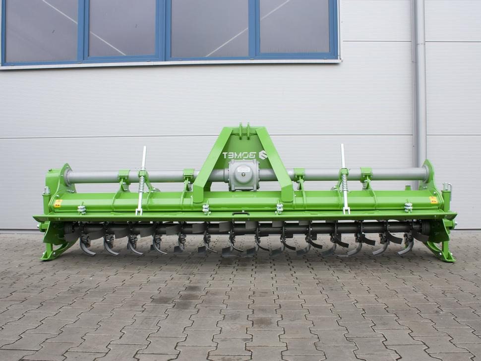 Bomet Bodenfräsen / Rotary tiller / Rotavator / Vangatrice / Desgarrador / Роторный культиватор / Glebogryzarka 3 m - Rotavátor: obrázek 2 Bomet Bodenfräsen / Rotary tiller / Rotavator / Vangatrice / Desgarrador / Роторный культиватор / Glebogryzarka 3 m - Rotavátor: obrázek 2