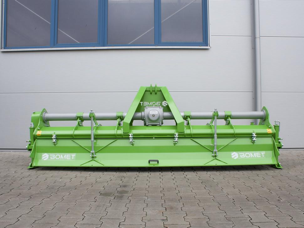 Bomet Bodenfräsen / Rotary tiller / Rotavator / Vangatrice / Desgarrador / Роторный культиватор / Glebogryzarka 3 m - Rotavátor: obrázek 3 Bomet Bodenfräsen / Rotary tiller / Rotavator / Vangatrice / Desgarrador / Роторный культиватор / Glebogryzarka 3 m - Rotavátor: obrázek 3