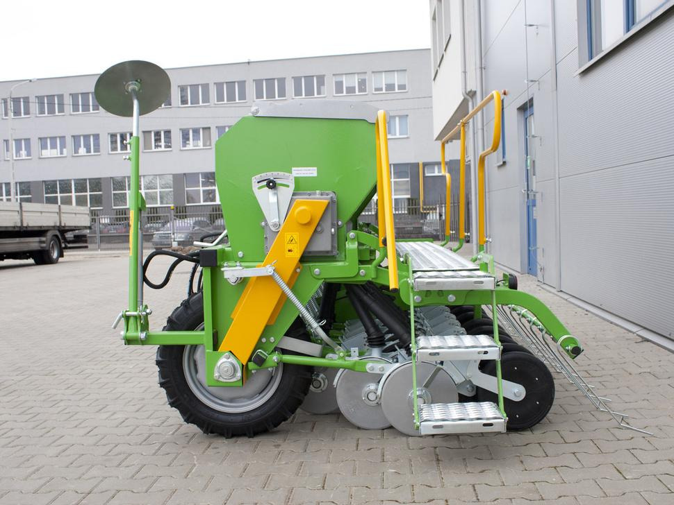 Bomet Drillmaschine / Seeder / Semoir / Seminatrice / Sembradora / Сеялка / Siewnik 3 m - Secí stroj: obrázek 4 Bomet Drillmaschine / Seeder / Semoir / Seminatrice / Sembradora / Сеялка / Siewnik 3 m - Secí stroj: obrázek 4