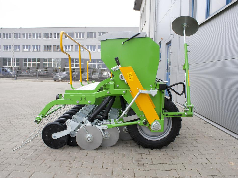 Bomet Drillmaschine / Seeder / Semoir / Seminatrice / Sembradora / Сеялка / Siewnik 3 m - Secí stroj: obrázek 3 Bomet Drillmaschine / Seeder / Semoir / Seminatrice / Sembradora / Сеялка / Siewnik 3 m - Secí stroj: obrázek 3