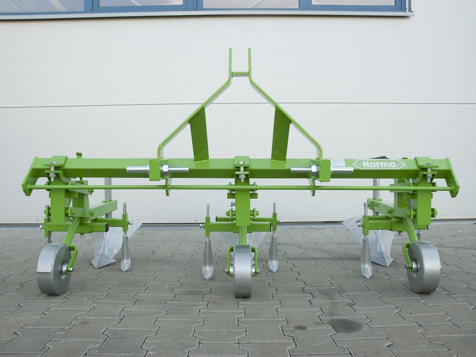 Bomet Jäthacke-Häufler / Hoe ridger / Butteuse / Rincalzatore assolcatore / Полольник-окучник / Obsypnik - Stroj na obdělávání půdy: obrázek 2 Bomet Jäthacke-Häufler / Hoe ridger / Butteuse / Rincalzatore assolcatore / Полольник-окучник / Obsypnik - Stroj na obdělávání půdy: obrázek 2