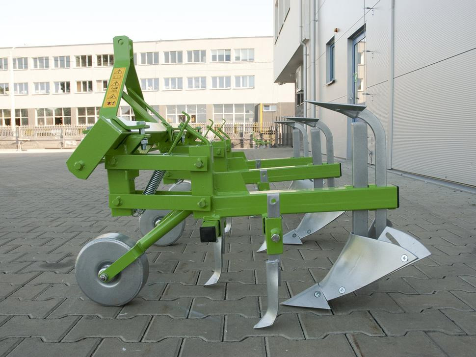 Bomet Jäthacke-Häufler / Hoe ridger / Butteuse / Rincalzatore assolcatore / Полольник-окучник / Obsypnik - Stroj na obdělávání půdy: obrázek 4 Bomet Jäthacke-Häufler / Hoe ridger / Butteuse / Rincalzatore assolcatore / Полольник-окучник / Obsypnik - Stroj na obdělávání půdy: obrázek 4