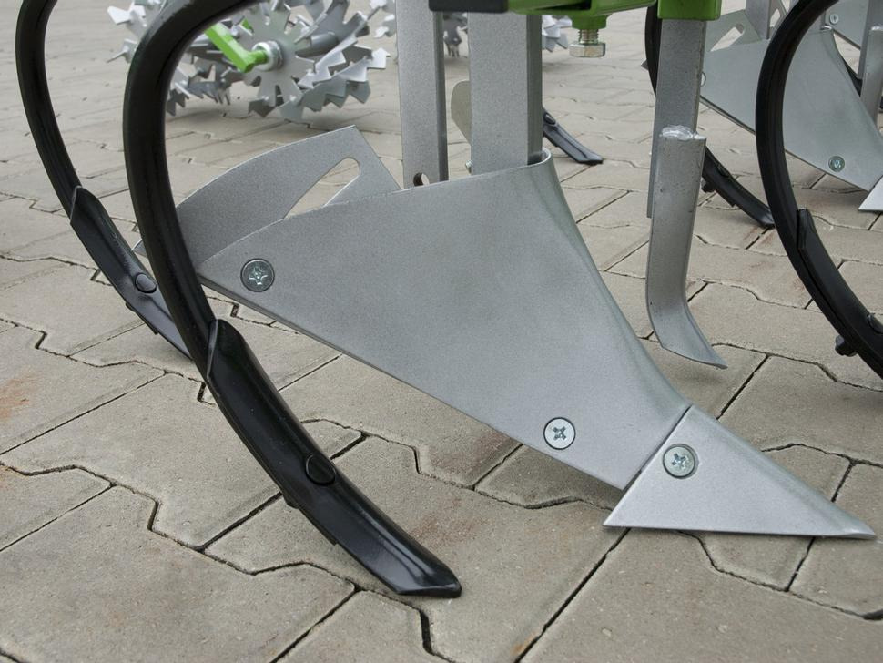 Bomet Jäthacke / Hoe ridger / Butteuse / Rincalzatore assolcatore / Полольник-окучник / Obsypnik - Stroj na obdělávání půdy: obrázek 5 Bomet Jäthacke / Hoe ridger / Butteuse / Rincalzatore assolcatore / Полольник-окучник / Obsypnik - Stroj na obdělávání půdy: obrázek 5